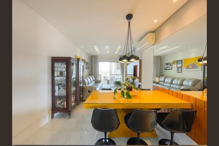 Apartamento à venda com 99m², 3 quartos e 2 vagas Apartamento à venda com 99m², 3 quartos e 2 vagasSala