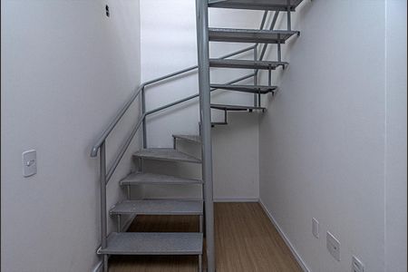 Apartamento para alugar com 63m², 1 quarto e sem vagaacesso para o piso superior_1