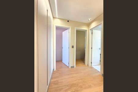 Apartamento à venda com 166m², 4 quartos e 3 vagasCorredor- rouparia 