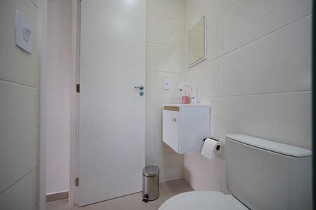 Banheiro de kitnet/studio para alugar com 1 quarto, 18m² em Agronômica, Florianópolis