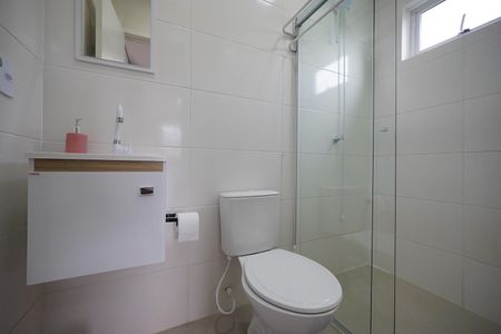 Banheiro  de kitnet/studio para alugar com 1 quarto, 18m² em Agronômica, Florianópolis