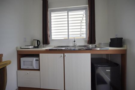 Bancada cozinha de kitnet/studio para alugar com 1 quarto, 18m² em Agronômica, Florianópolis