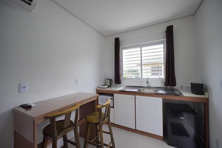 Cozinha vinculada de kitnet/studio para alugar com 1 quarto, 18m² em Agronômica, Florianópolis