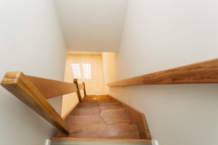 Casa à venda com 150m², 2 quartos e 2 vagasEscada 