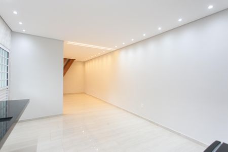 Casa à venda com 150m², 2 quartos e 2 vagasCozinha 