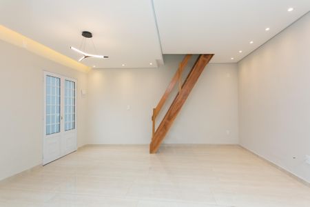 Casa à venda com 150m², 2 quartos e 2 vagasSala