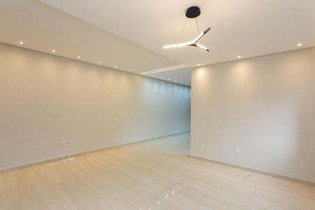 Casa à venda com 150m², 2 quartos e 2 vagasSala