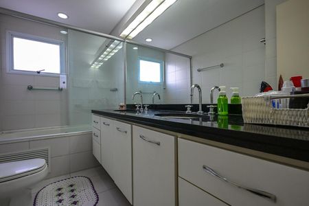 Apartamento para alugar com 163m², 3 quartos e 3 vagasBanheiro Suíte 2