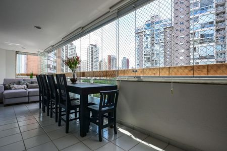 Apartamento para alugar com 163m², 3 quartos e 3 vagasVaranda