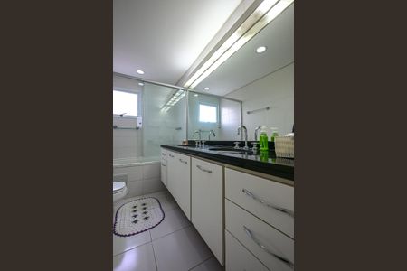 Apartamento para alugar com 163m², 3 quartos e 3 vagasBanheiro Suíte 2