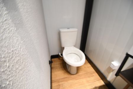 Banheiro de kitnet/studio para alugar com 1 quarto, 18m² em Parque dos Pomares, Campinas