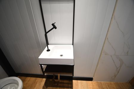 Banheiro de kitnet/studio para alugar com 1 quarto, 18m² em Parque dos Pomares, Campinas