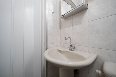 Casa para alugar com 70m², 2 quartos e sem vagaBanheiro