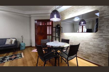 Casa à venda com 150m², 2 quartos e 2 vagasSala