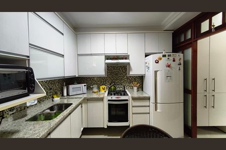 Casa à venda com 150m², 2 quartos e 2 vagasCozinha 