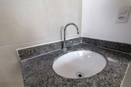 Apartamento à venda com 43m², 2 quartos e 1 vaga Apartamento à venda com 43m², 2 quartos e 1 vagaBanheiro 1