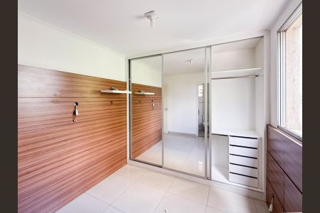 Apartamento à venda com 70m², 3 quartos e 2 vagas Apartamento à venda com 70m², 3 quartos e 2 vagasSuíte