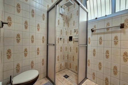 Casa para alugar com 420m², 3 quartos e 4 vagasBanheiro 