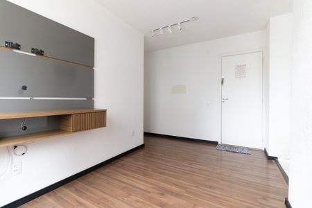 Sala de apartamento para alugar com 2 quartos, 45m² em Parque Bristol, São Paulo