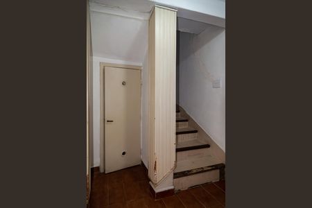 Apartamento para alugar com 80m², 2 quartos e 1 vaga Apartamento para alugar com 80m², 2 quartos e 1 vagaEscada