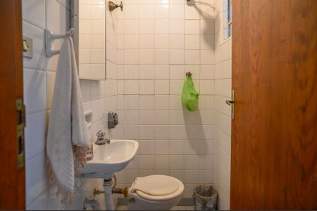 Casa para alugar com 350m², 7 quartos e 6 vagasBanheiro de Serviço- Casa 2