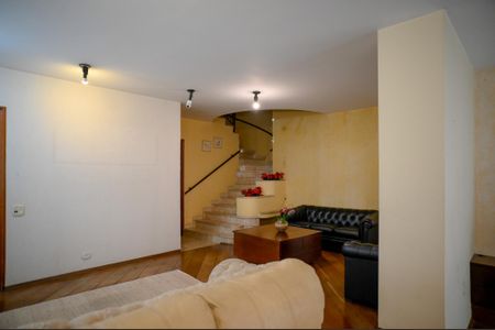 Casa para alugar com 350m², 7 quartos e 6 vagasSala