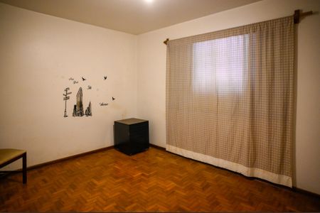 Casa para alugar com 350m², 7 quartos e 6 vagasQuarto 1 - Casa 2