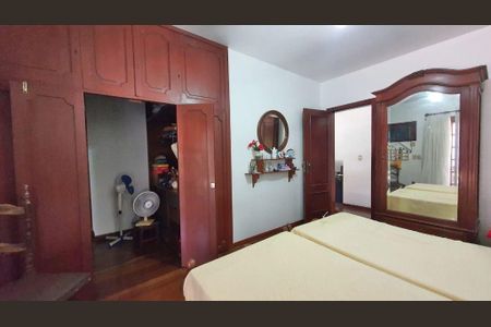 Casa à venda com 4 quartos, 500m² em Piratininga, Niterói