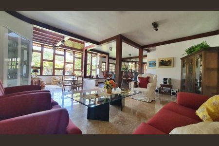 Casa à venda com 4 quartos, 500m² em Piratininga, Niterói