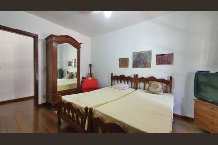 Casa à venda com 4 quartos, 500m² em Piratininga, Niterói