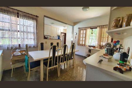 Casa à venda com 4 quartos, 500m² em Piratininga, Niterói