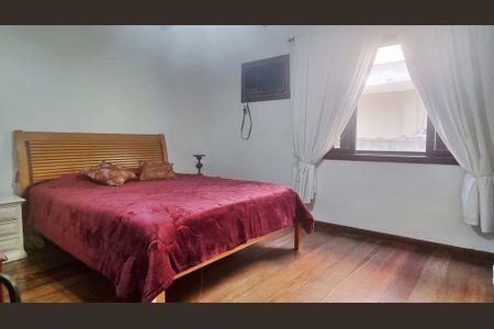 Casa à venda com 4 quartos, 500m² em Piratininga, Niterói