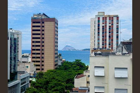Apartamento para alugar com 153m², 2 quartos e sem vagaCobertura - corredor - vista para o mar