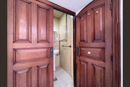 Apartamento para alugar com 153m², 2 quartos e sem vagaSuíte 1 - banheiro