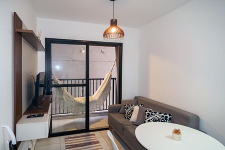 Sala / Cozinha de apartamento para alugar com 2 quartos, 39m² em Consolação, São Paulo