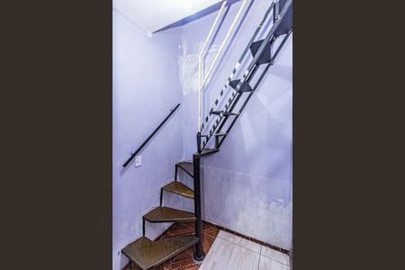 Casa à venda com 130m², 2 quartos e sem vagaEscada