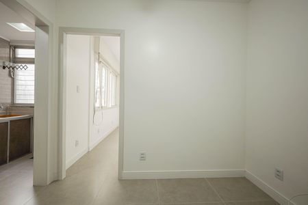 Sala de kitnet/studio à venda com 1 quarto, 31m² em Vila Ipiranga, Porto Alegre