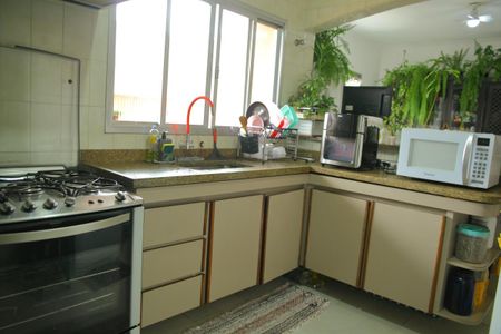 Casa à venda com 229m², 3 quartos e 4 vagasCozinha 