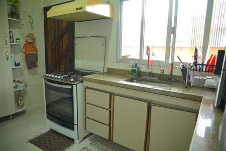 Casa à venda com 229m², 3 quartos e 4 vagasCozinha 