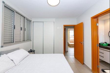 Apartamento à venda com 80m², 2 quartos e 2 vagas Apartamento à venda com 80m², 2 quartos e 2 vagasSuíte