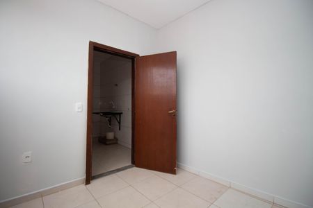 Quarto 1 de apartamento para alugar com 2 quartos, 60m² em Colônia Agrícola Samambaia, Brasília