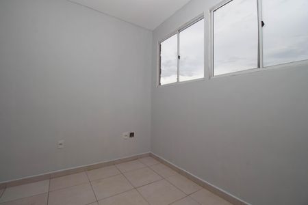 Quarto 1 de apartamento para alugar com 2 quartos, 60m² em Colônia Agrícola Samambaia, Brasília