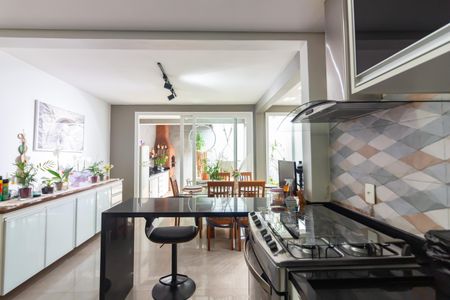 Casa à venda com 174m², 3 quartos e 3 vagasCozinha 