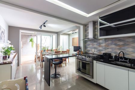 Casa à venda com 174m², 3 quartos e 3 vagasCozinha 
