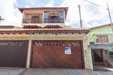 Casa à venda com 174m², 3 quartos e 3 vagasFachada