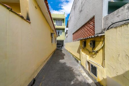 Casa para alugar com 258m², 4 quartos e 2 vagasCorredor de acesso