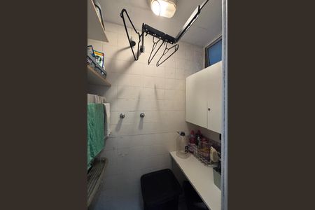 Apartamento para alugar com 138m², 5 quartos e 2 vagas Apartamento para alugar com 138m², 5 quartos e 2 vagasÁrea de serviço - banheiro