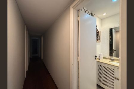 Apartamento para alugar com 138m², 5 quartos e 2 vagas Apartamento para alugar com 138m², 5 quartos e 2 vagasLavabo