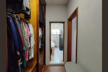 Casa à venda com 246m², 4 quartos e 3 vagas Casa à venda com 246m², 4 quartos e 3 vagasCloset