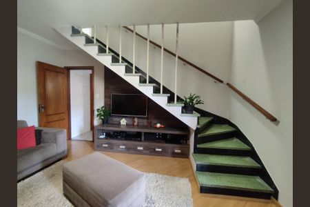 Casa à venda com 246m², 4 quartos e 3 vagas Casa à venda com 246m², 4 quartos e 3 vagasSala